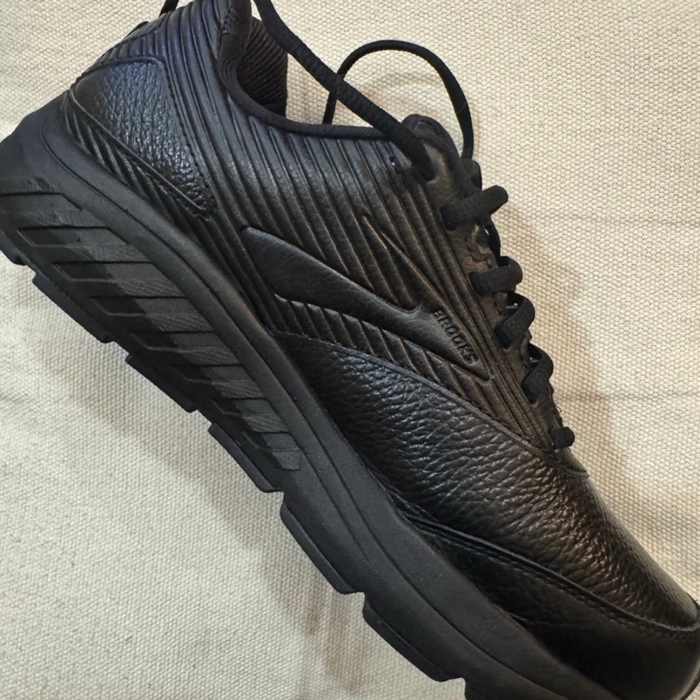 Brooks Women’s Men’s Unisex Leather Walking Shoe size 10 MB Black Shoes Support